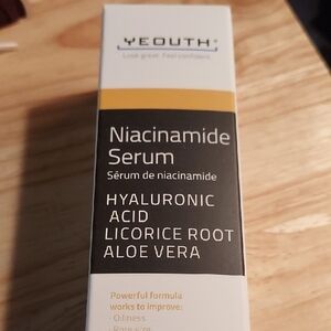 Niacinamide Serum - White and Yellow